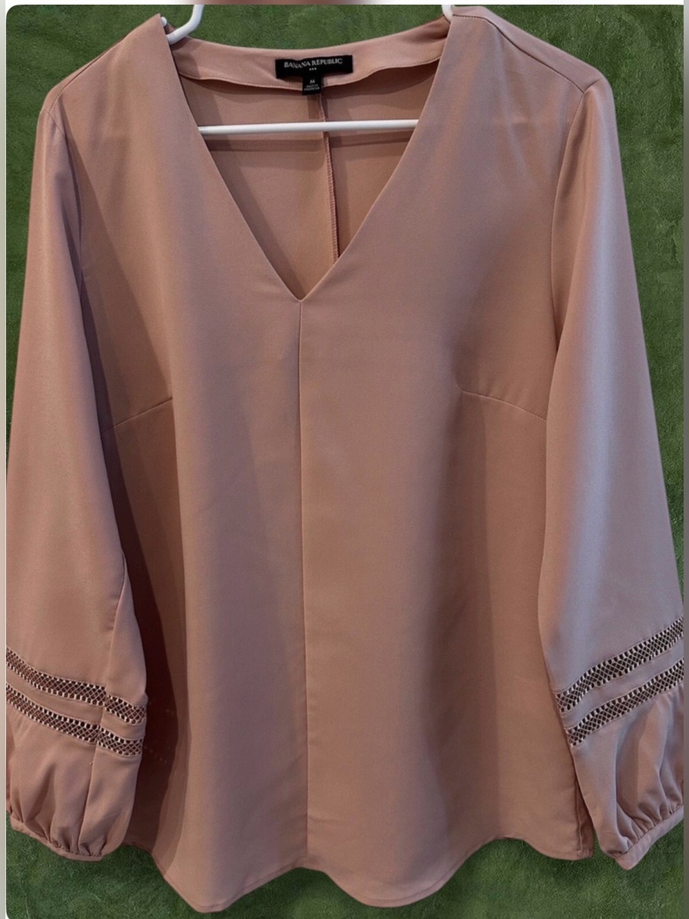 BANANA REPUBLIC Rose Blouse Lantern Sleeves V-Neck Modest Pretty Career